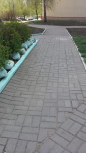 Устройство пандуса для инвалидов, расположенного при входе в подъезд № 4 жилого дома № 26 корпус 4 по ул. Якубовского в г. Минске